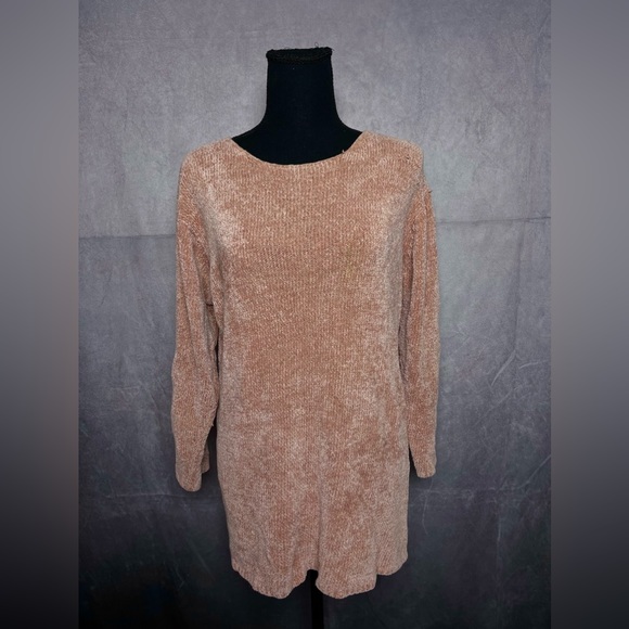 Salmon pink cable knit long sleeve light sweater with gold metallic weave detail - Picture 1 of 5